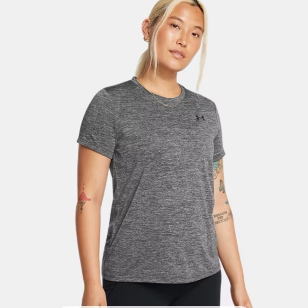 Under Armour Womens Workout shirt Loose Heatgear size medium